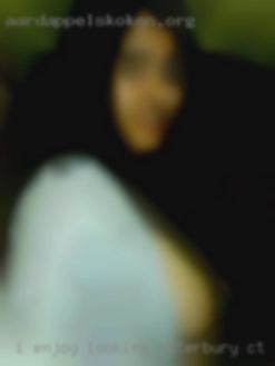 I enjoy threesomes and looking Waterbury, CT group sex.